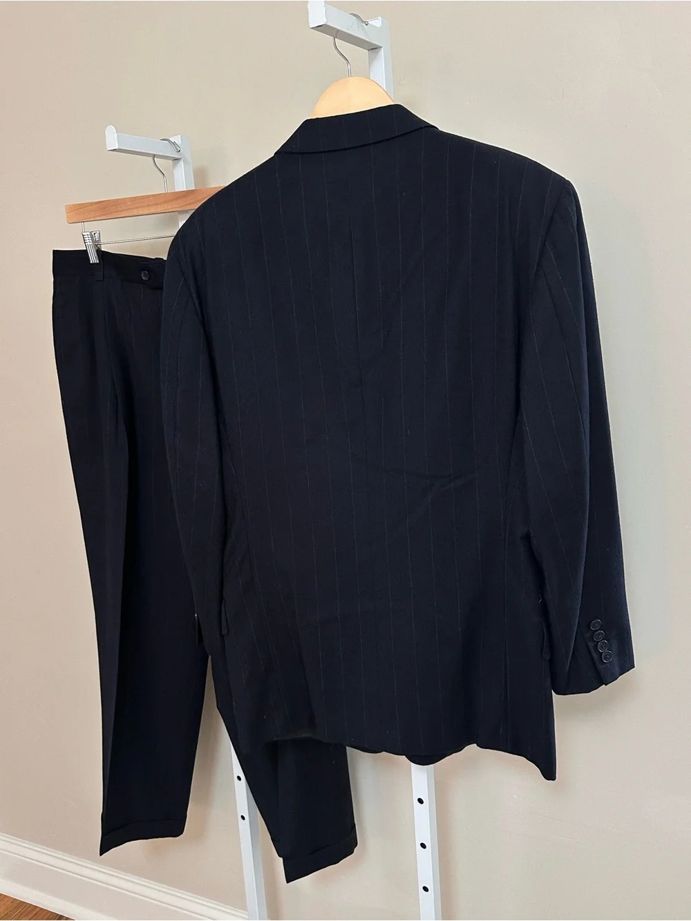 Calvin Klein Vintage Navy Pinstripe Wool Suit 42R 32x28 Two Button Business